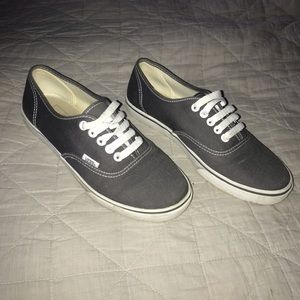Vans “Authentic”